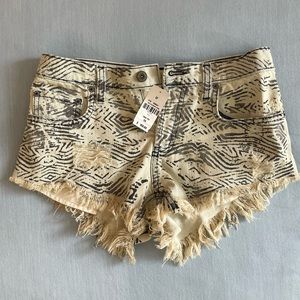 Carmar. Womens, mid rise jean shorts. Size 26.